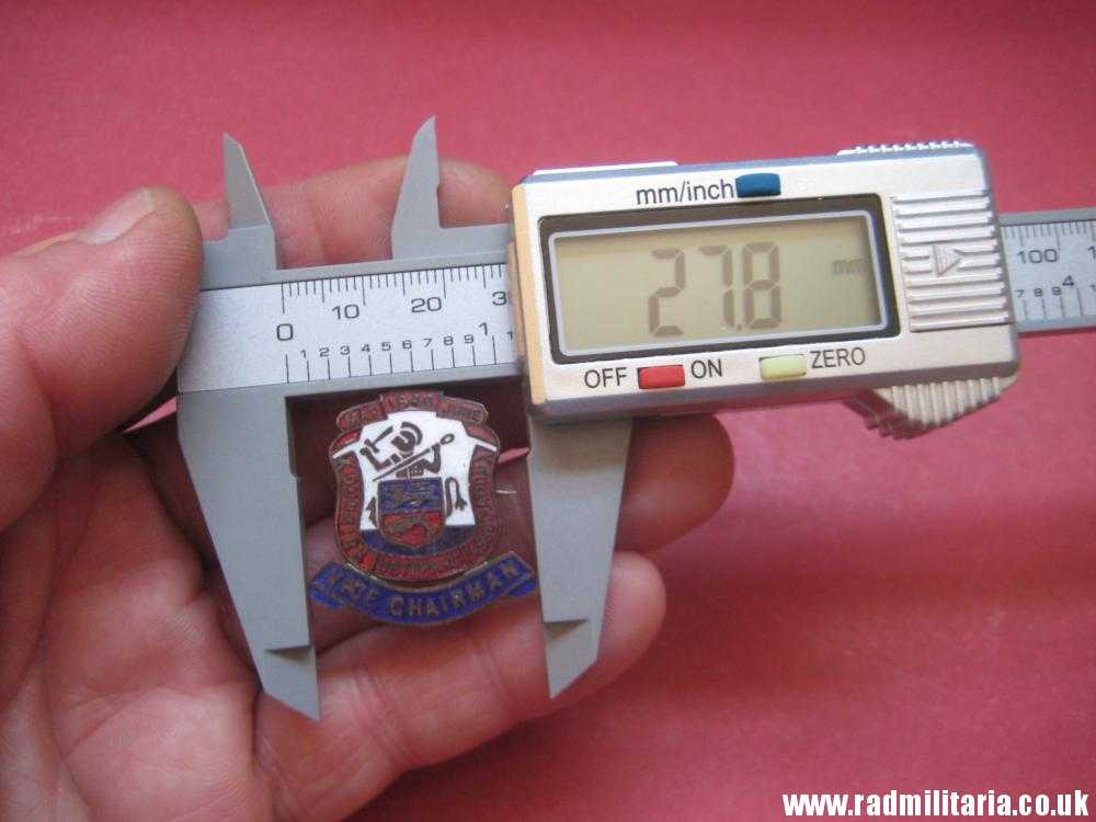 & post WW2 original ENAMEL BADGE - 1940 DUNKIRK Veterans Associacion - VICE CHAIRMAN - Image 11