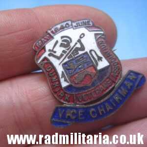 & post WW2 original ENAMEL BADGE - 1940 DUNKIRK Veterans Associacion - VICE CHAIRMAN