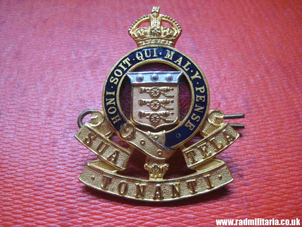 & CANADA - original ENAMEL CAP BADGE maker: J.R. Gaunt London. - Image 2