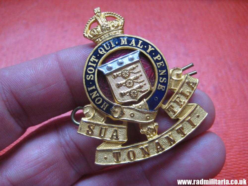 & CANADA - original ENAMEL CAP BADGE maker: J.R. Gaunt London. - Image 6