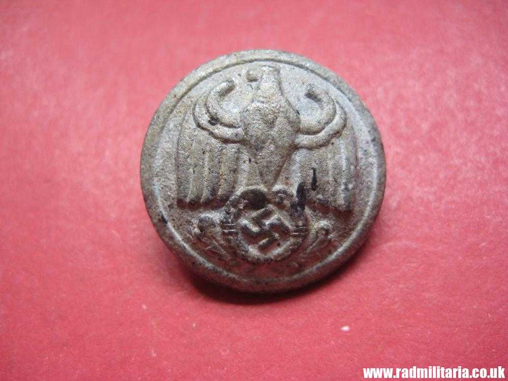 & WW2 original German diplomatic officer's BUTTON, metal detecting find.
