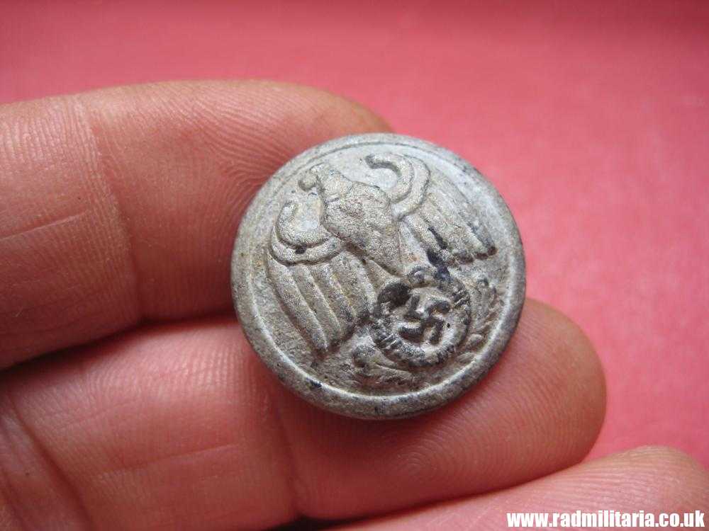 & WW2 original German diplomatic officer's BUTTON, metal detecting find. - Image 6