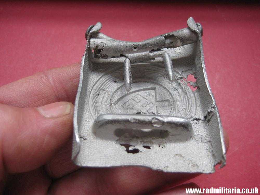 & WW2 original German RAD BELT BUCKLE made of aluminum, marked: 39. metal detecting find. - Image 9