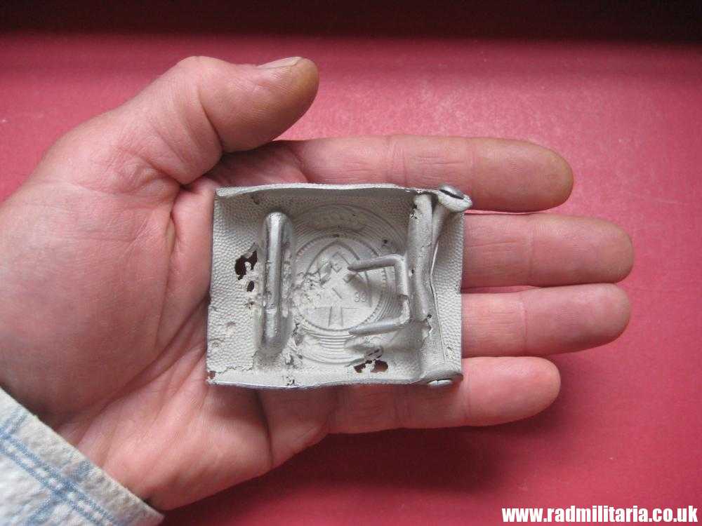 & WW2 original German RAD BELT BUCKLE made of aluminum, marked: 39. metal detecting find. - Image 3
