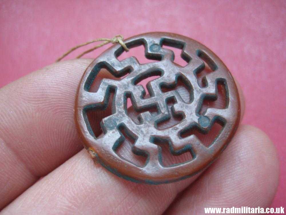 & WW2 German PLASTIC pagan NAZI BADGE with swastika - Genuine !!