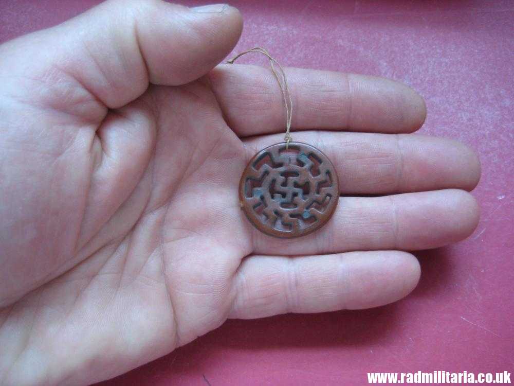 & WW2 German PLASTIC pagan NAZI BADGE with swastika - Genuine !! - Image 9