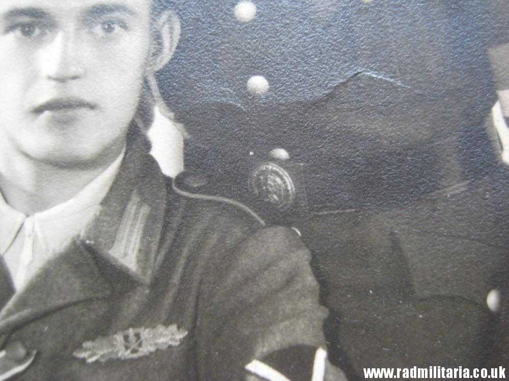 & SET of 2 original WW2 PHOTOS - HitlerJugend & Wehrmacht, brothers? - Image 8