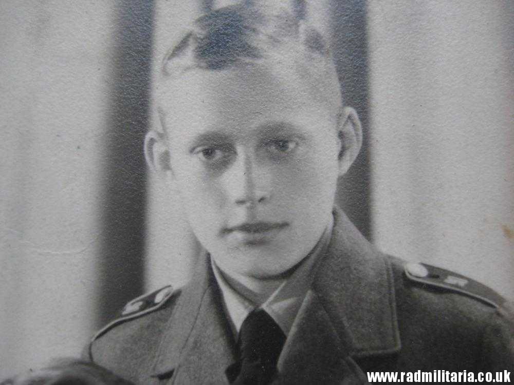 & SET of 2 original WW2 PHOTOS - HitlerJugend & Wehrmacht, brothers? - Image 10