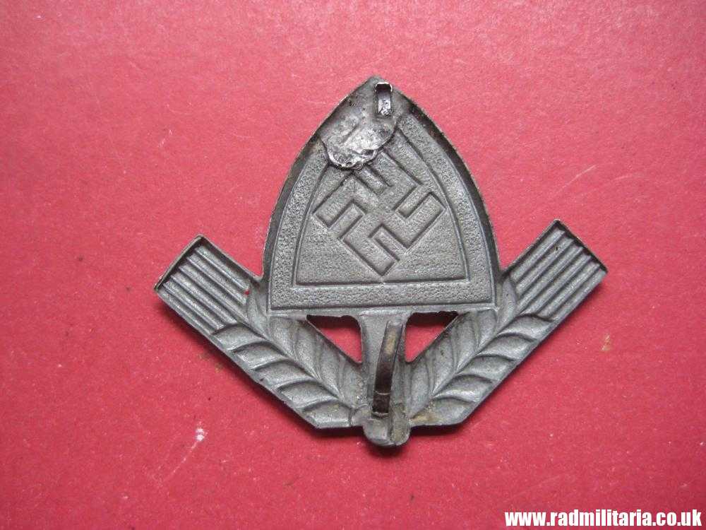 & original WW2 RAD LABOUR CAP BADGE made of zinc. - Image 3