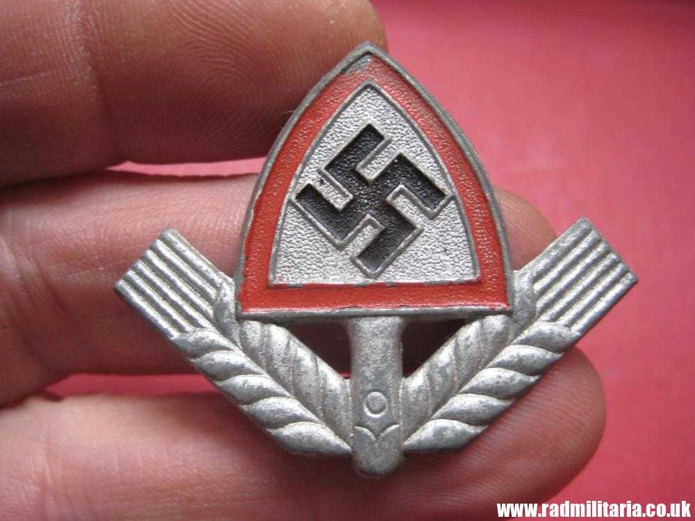 & original WW2 RAD LABOUR CAP BADGE made of zinc.