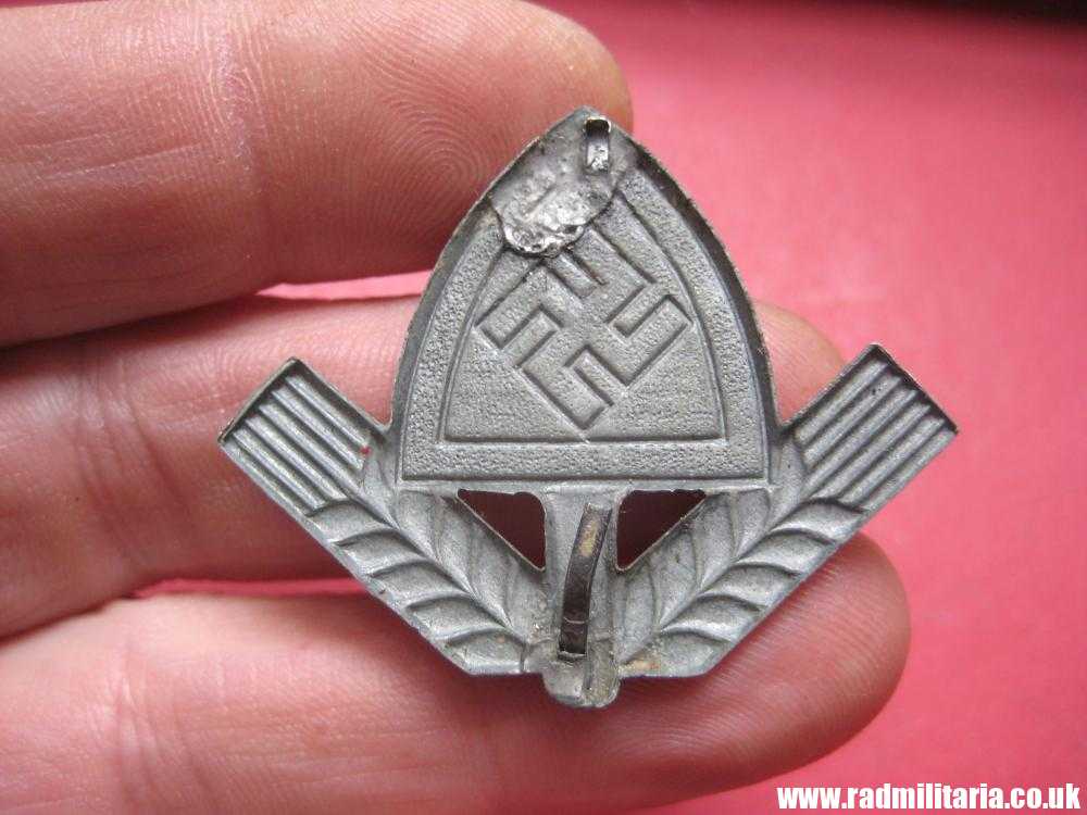 & original WW2 RAD LABOUR CAP BADGE made of zinc. - Image 9