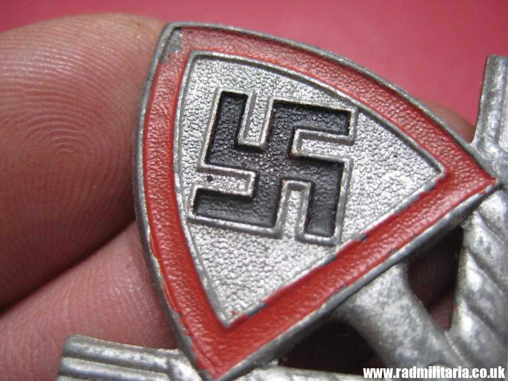 & original WW2 RAD LABOUR CAP BADGE made of zinc. - Image 10