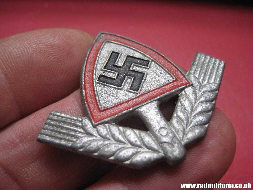 & original WW2 RAD LABOUR CAP BADGE made of zinc. - Image 15