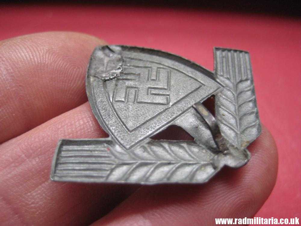 & original WW2 RAD LABOUR CAP BADGE made of zinc. - Image 16