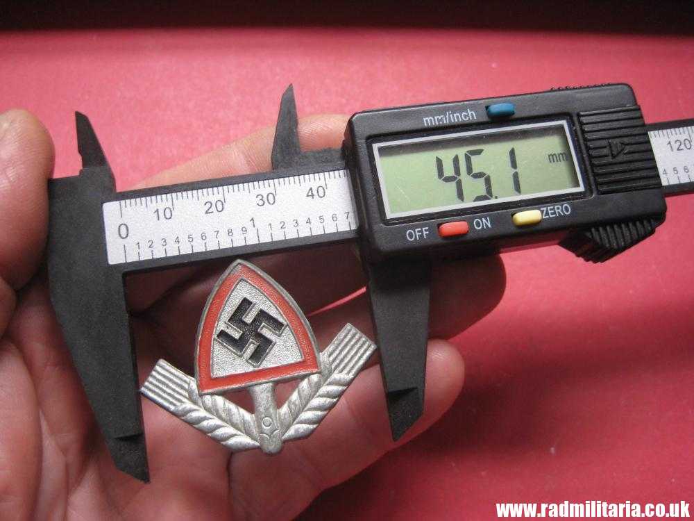 & original WW2 RAD LABOUR CAP BADGE made of zinc. - Image 18