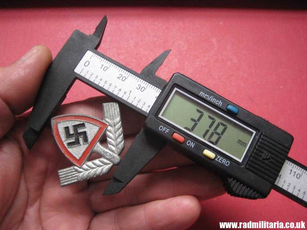 & original WW2 RAD LABOUR CAP BADGE made of zinc. - Image 17