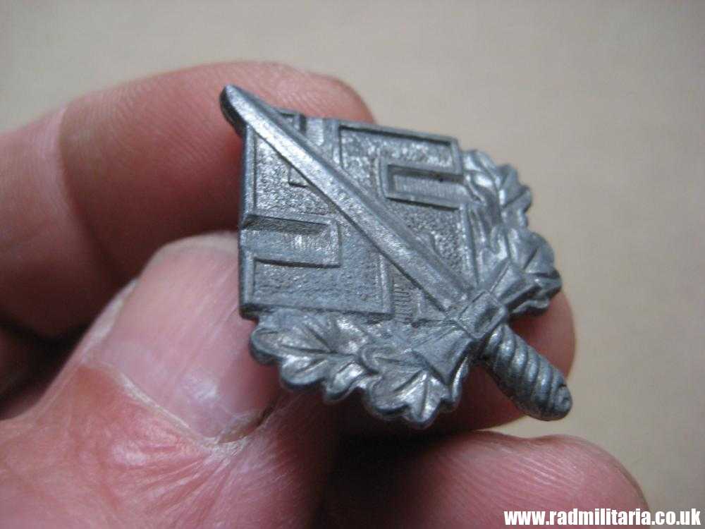 & WW2 small nazi GERMAN zinc BADGE with sword and swastika, maker: "P", very good condition. - Image 7