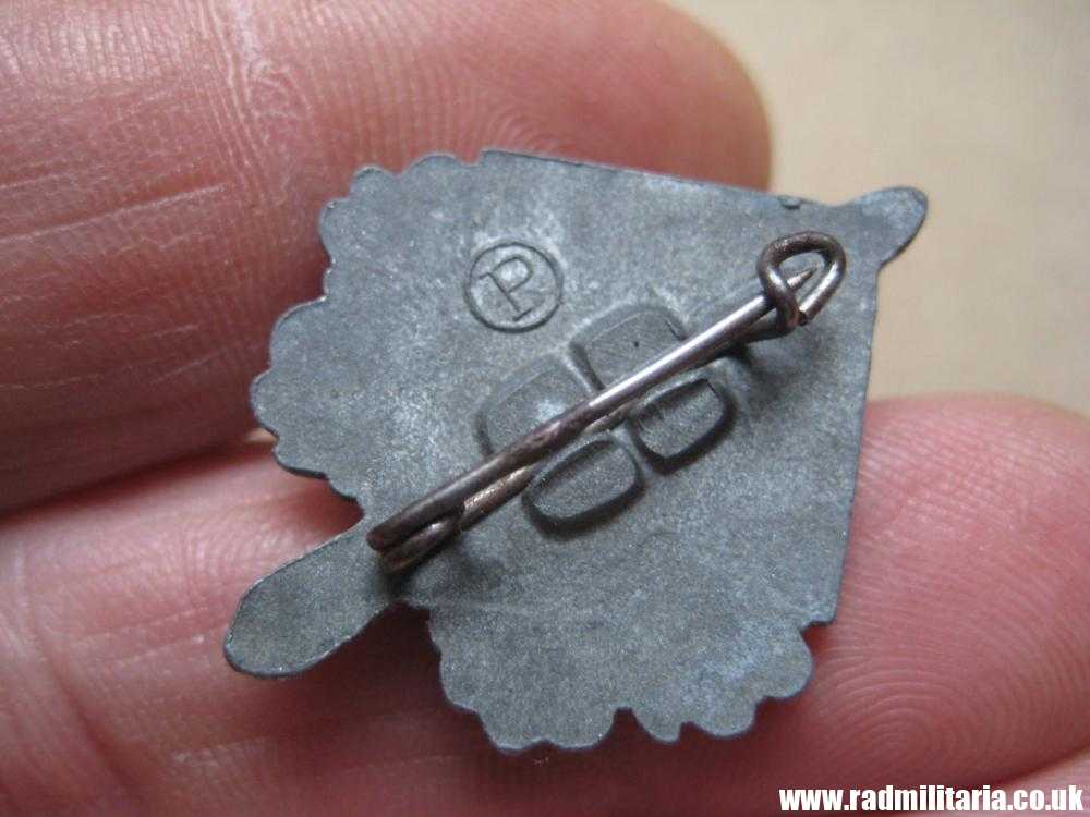 & WW2 small nazi GERMAN zinc BADGE with sword and swastika, maker: "P", very good condition. - Image 11