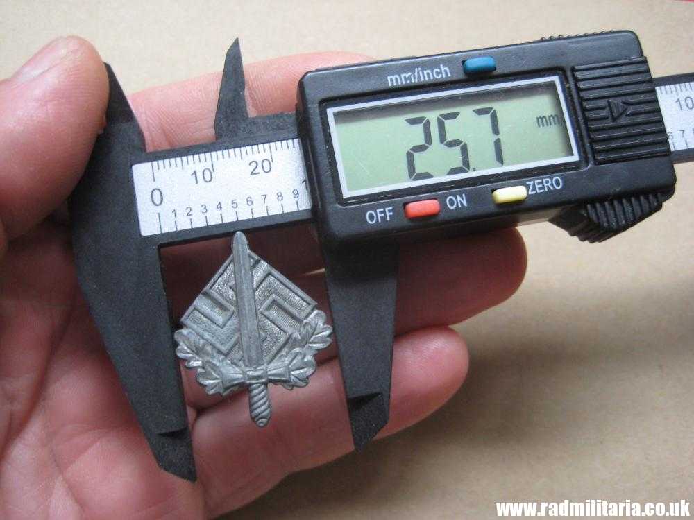 & WW2 small nazi GERMAN zinc BADGE with sword and swastika, maker: "P", very good condition. - Image 14