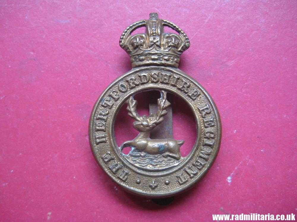 & WW1 original British CAP BADGE - THE HERTFORDSHIRE REGIMENT badge. - Image 2
