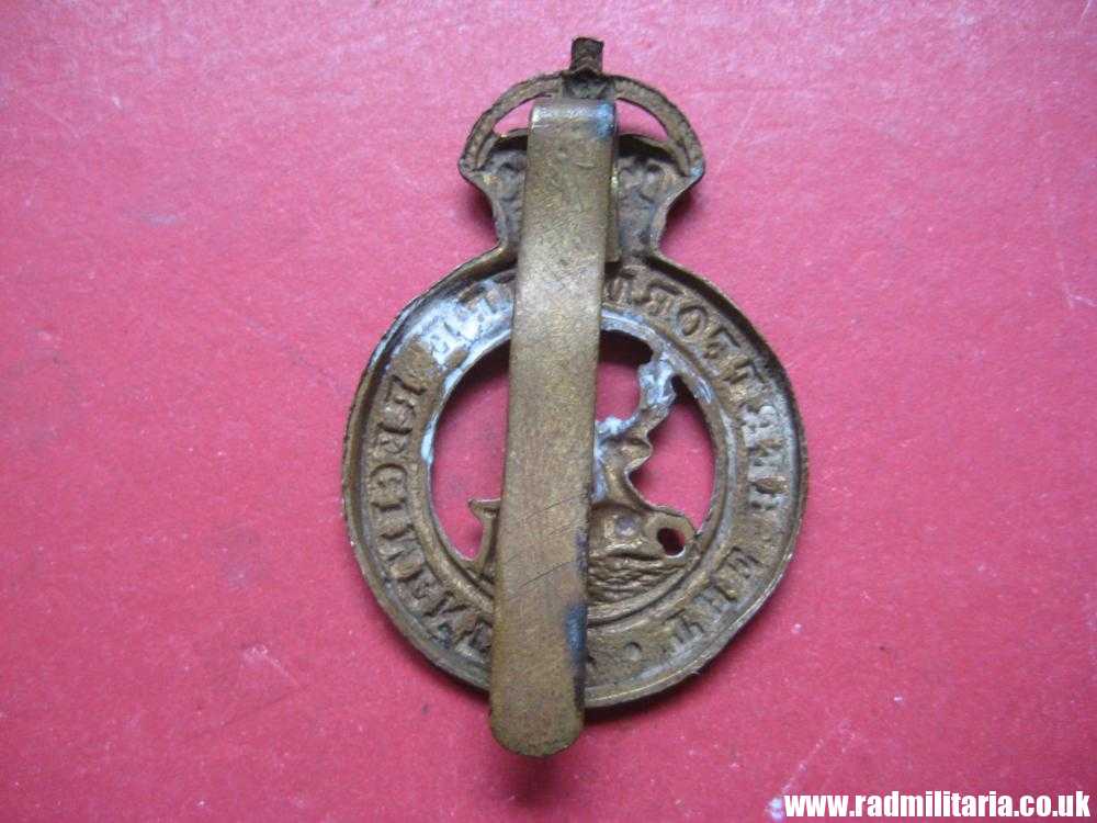 & WW1 original British CAP BADGE - THE HERTFORDSHIRE REGIMENT badge. - Image 3