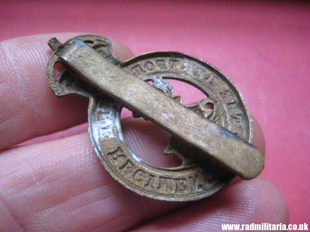 & WW1 original British CAP BADGE - THE HERTFORDSHIRE REGIMENT badge. - Image 4