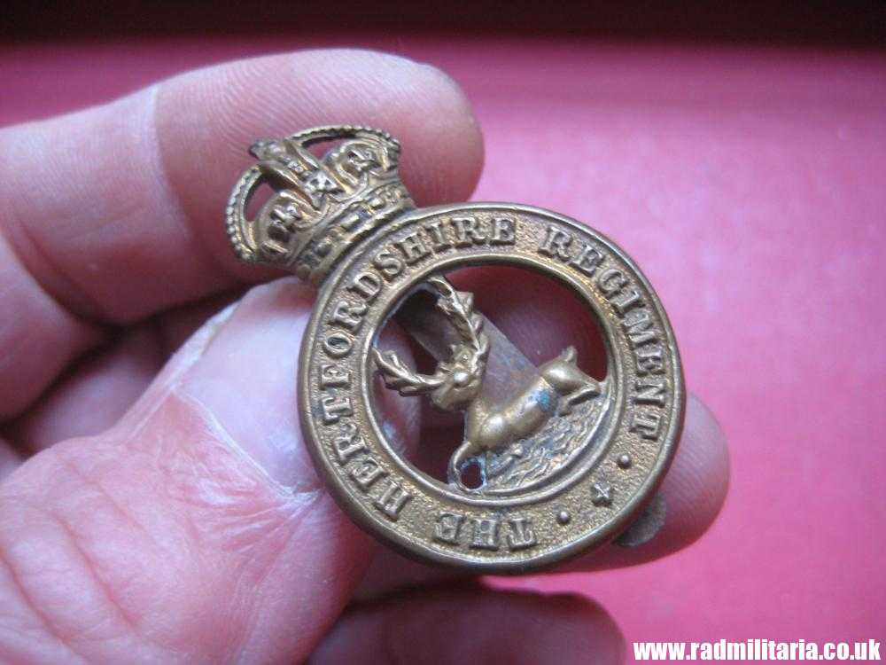 & WW1 original British CAP BADGE - THE HERTFORDSHIRE REGIMENT badge. - Image 6