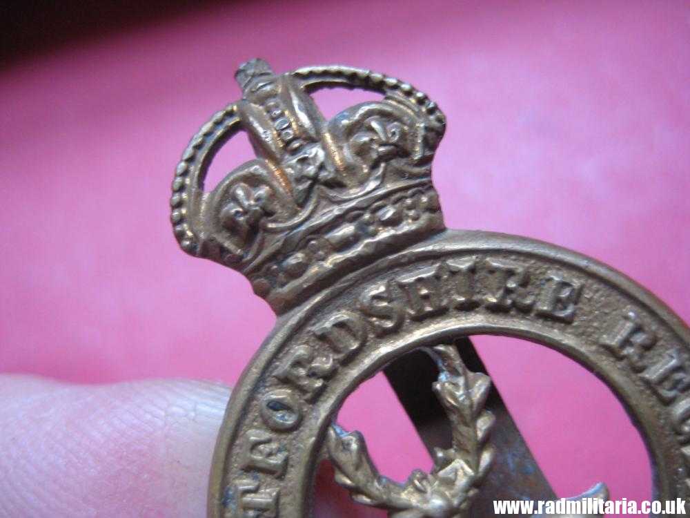 & WW1 original British CAP BADGE - THE HERTFORDSHIRE REGIMENT badge. - Image 8