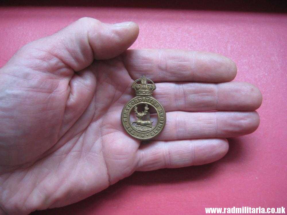 & WW1 original British CAP BADGE - THE HERTFORDSHIRE REGIMENT badge. - Image 11