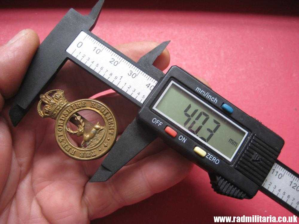 & WW1 original British CAP BADGE - THE HERTFORDSHIRE REGIMENT badge. - Image 14