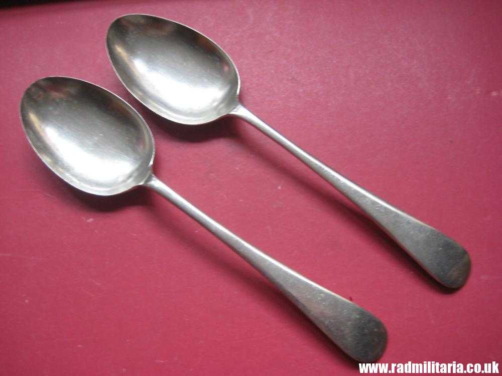 & WW2 British Army cutlery - SPOONS SET of 2, marked: L.H 1944 /I\ Broad Arrow mark. - Image 2