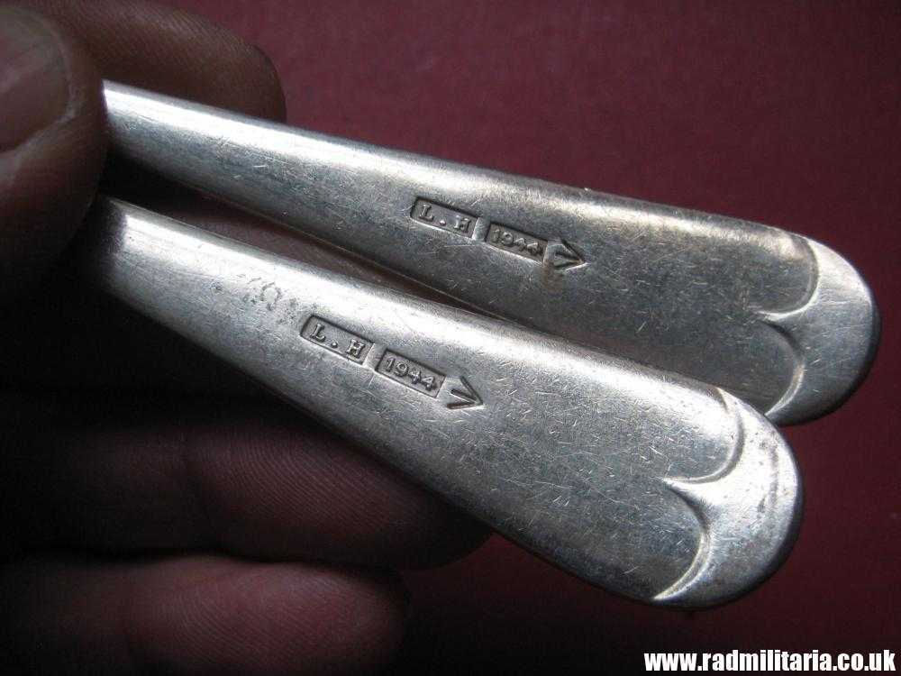 & WW2 British Army cutlery - SPOONS SET of 2, marked: L.H 1944 /I\ Broad Arrow mark.
