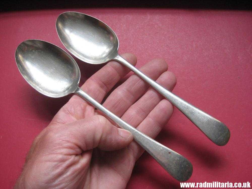 & WW2 British Army cutlery - SPOONS SET of 2, marked: L.H 1944 /I\ Broad Arrow mark. - Image 14