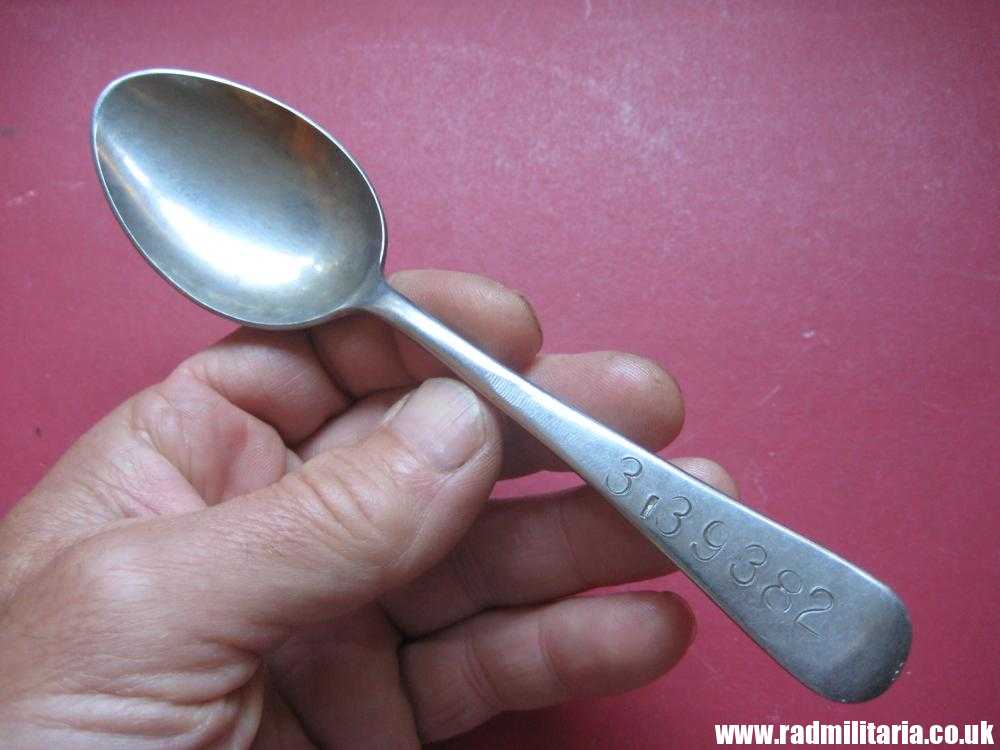 & WW2? British Army SPOON with no date maker: CUFIN 22B/33 /I\. and soldier's no. 3139382. - Image 2