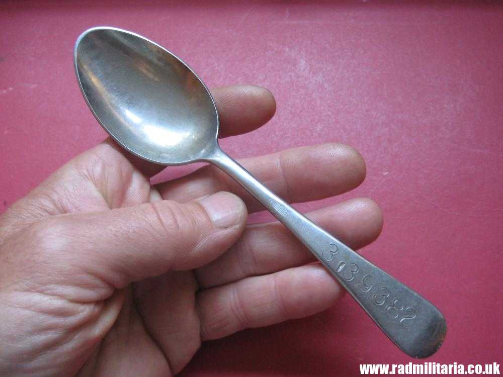 & WW2? British Army SPOON with no date maker: CUFIN 22B/33 /I\. and soldier's no. 3139382. - Image 9