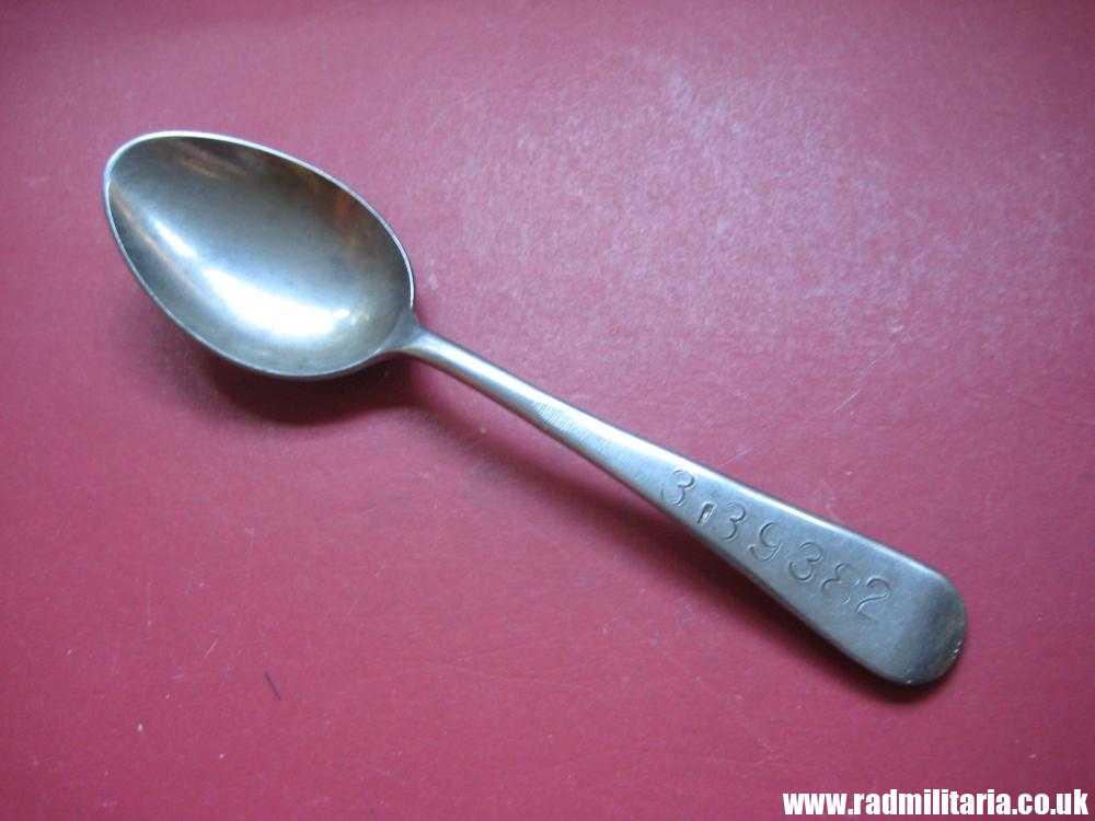 & WW2? British Army SPOON with no date maker: CUFIN 22B/33 /I\. and soldier's no. 3139382. - Image 11