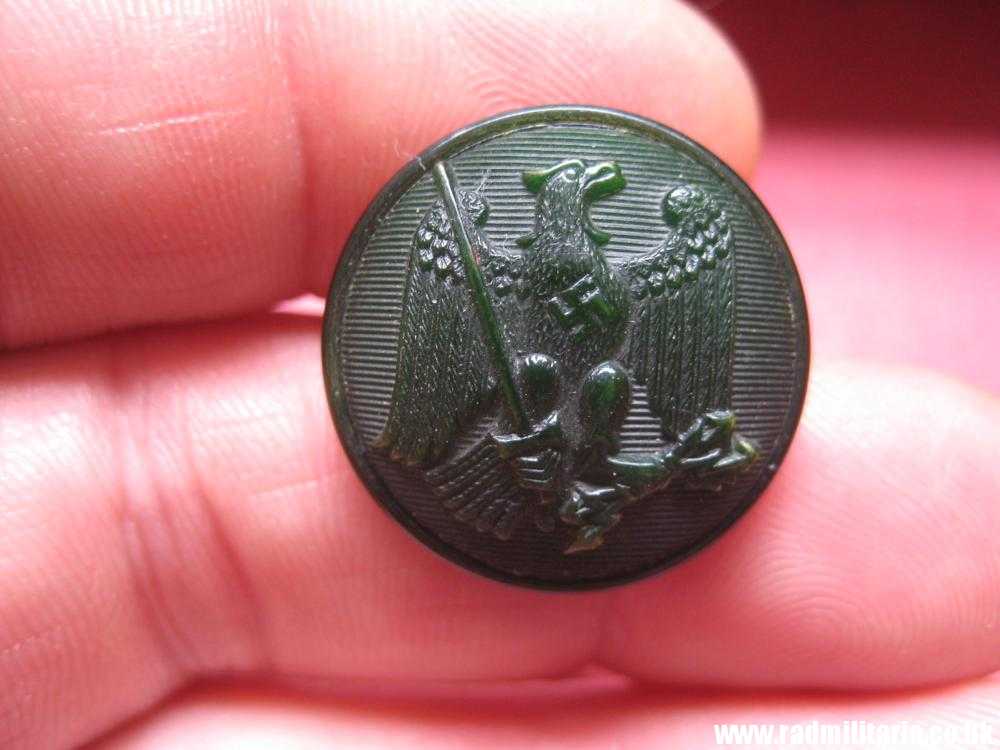 & WW2 German green bakelit forestry EAGLE BUTTON, rare !! - Image 2