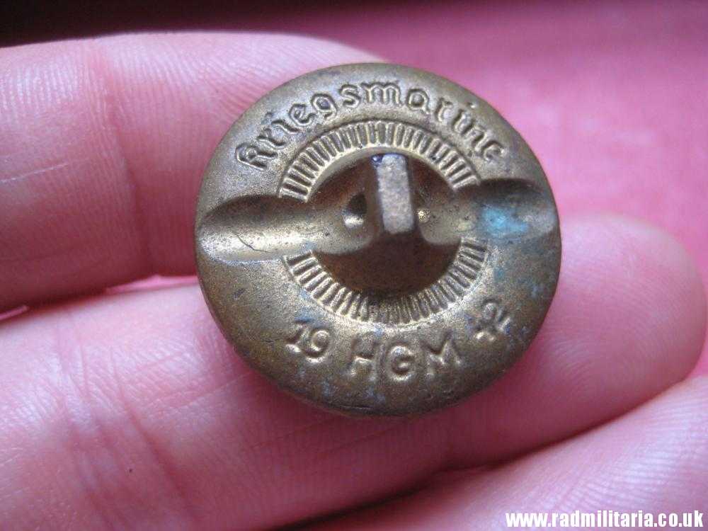 & WW2 German KRIEGSMARINE GLASS BUTTON with maker marks - H.G.M. 1942. - Image 3