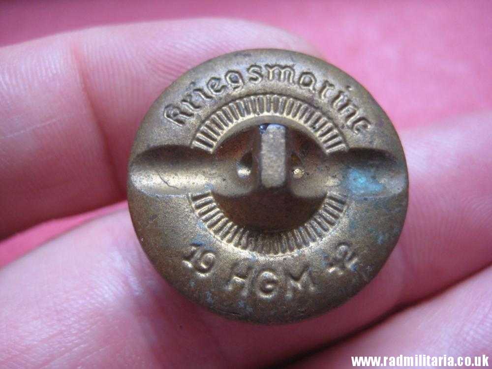 & WW2 German KRIEGSMARINE GLASS BUTTON with maker marks - H.G.M. 1942. - Image 7
