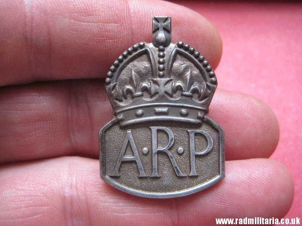 & WW2 original solid silver British BADGE: ARP, made in London 1936. - Image 6