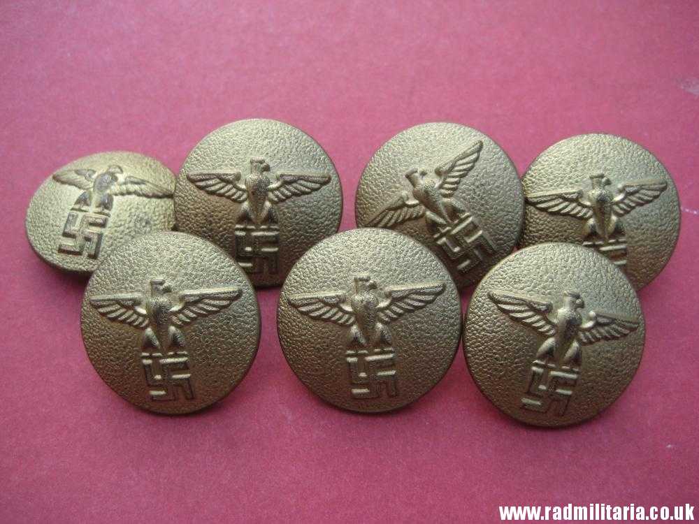 & WW2 SET of 7 German large size NSDAP BUTTONS with eagle RZM M5/216/17 - genuine. - Image 4