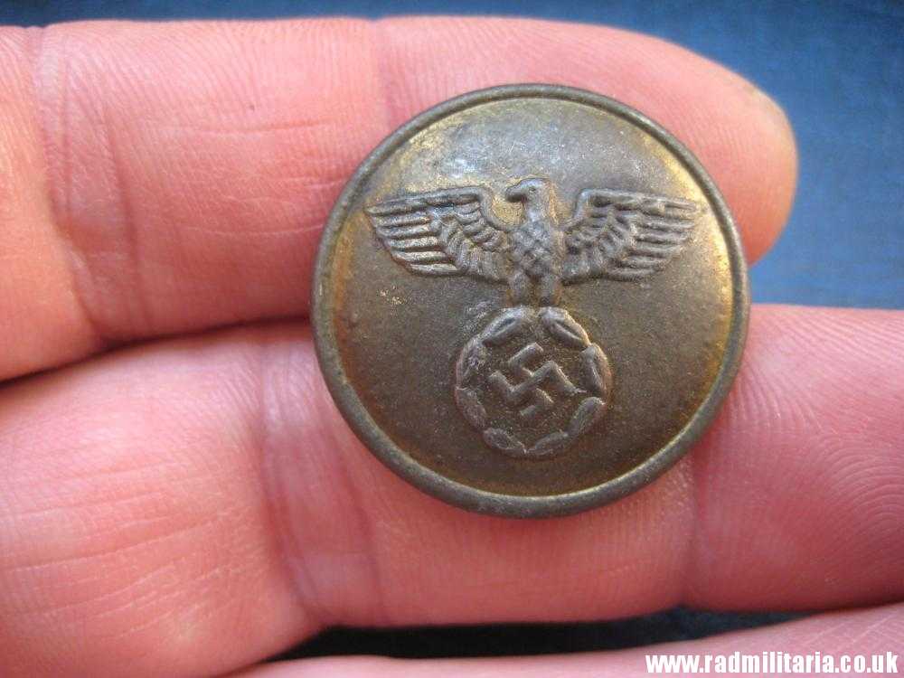 & WW2 German metal BUTTON with EAGLE, Deutsche Reichsbahn? - Image 2