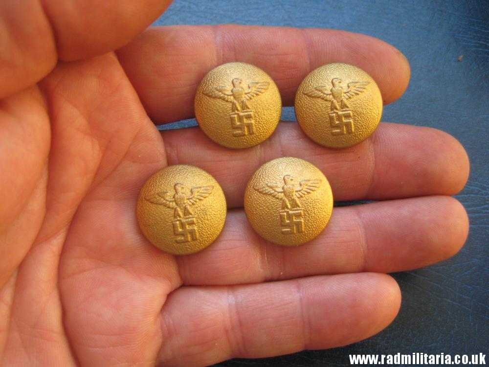 & WW2 SET of 4 German NSDAP BUTTONS with eagle, marks: A EXTRA FEIN RZM M5/8 genuine.