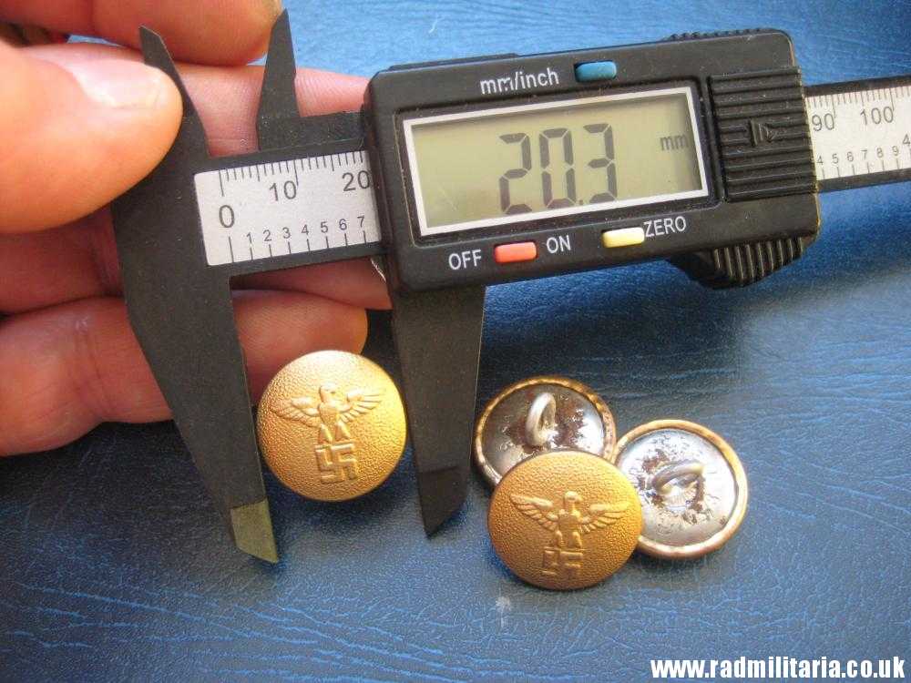 & WW2 SET of 4 German NSDAP BUTTONS with eagle, marks: A EXTRA FEIN RZM M5/8 genuine. - Image 9