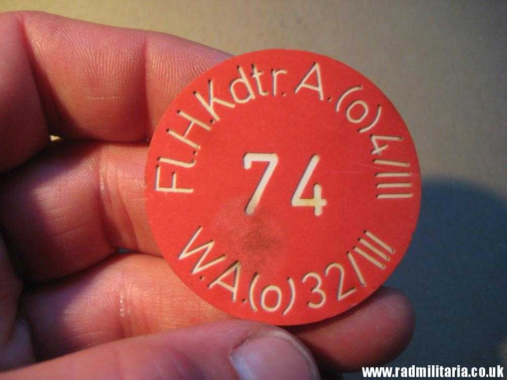 * WW2 German Luftwaffe PLASTIC BADGE: Fl.H.Kdtr.A.(o)4/III W.A.(o)32/III - metal detecting find, RARE !!! - Image 2