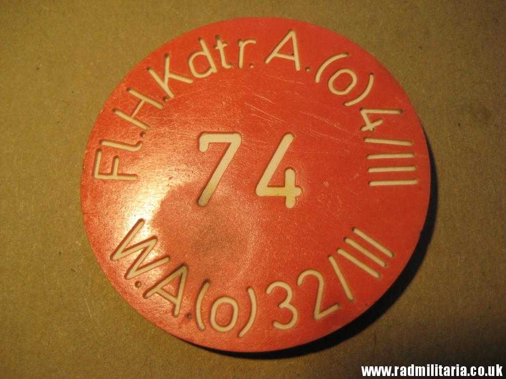 * WW2 German Luftwaffe PLASTIC BADGE: Fl.H.Kdtr.A.(o)4/III W.A.(o)32/III - metal detecting find, RARE !!! - Image 4