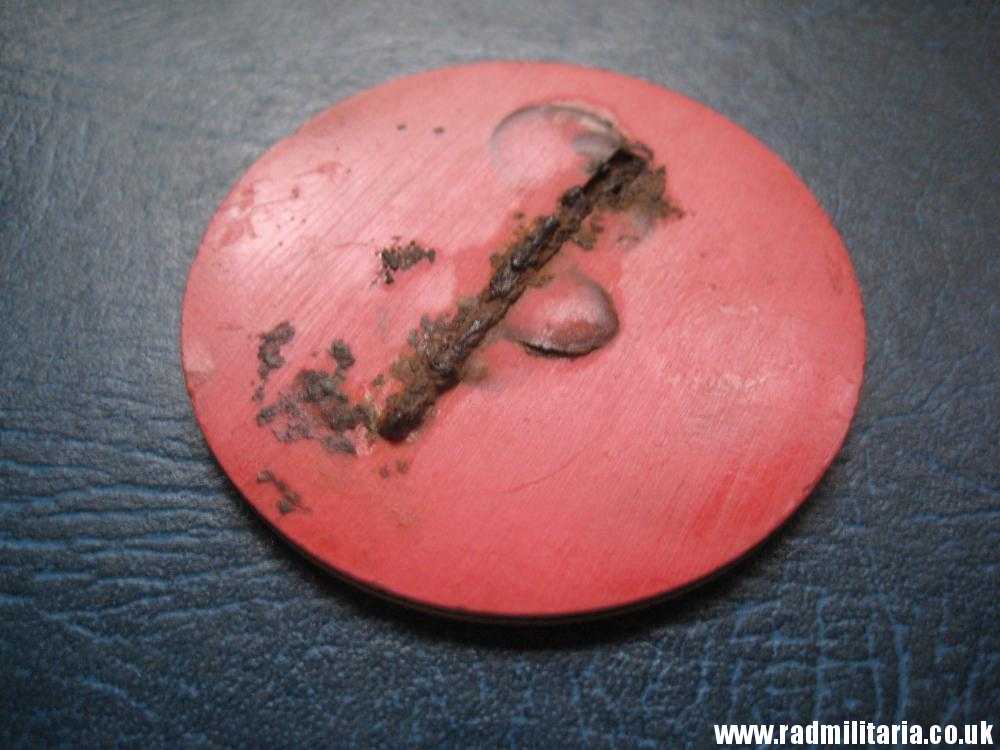 * WW2 German Luftwaffe PLASTIC BADGE: Fl.H.Kdtr.A.(o)4/III W.A.(o)32/III - metal detecting find, RARE !!! - Image 11