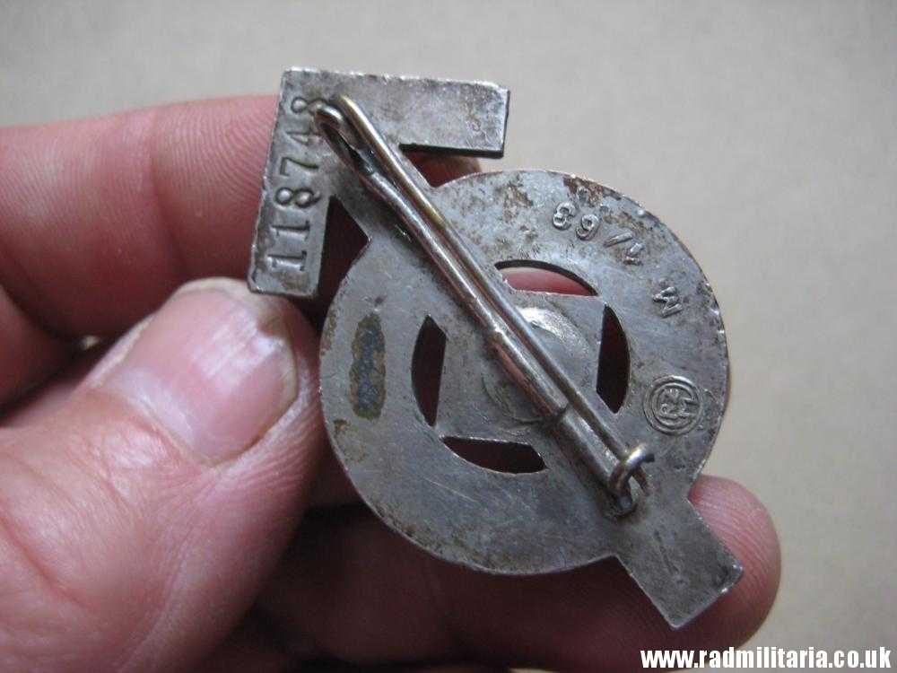 & WW2 German HitlerJugend BADGE - FUR LEISTUNGEN IN DER H.J. - maker: RZM M1/63 - Image 5