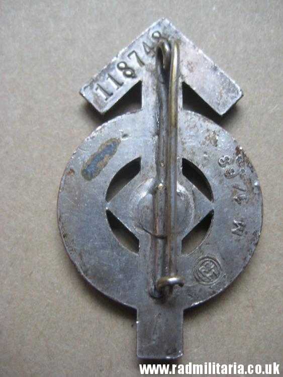 & WW2 German HitlerJugend BADGE - FUR LEISTUNGEN IN DER H.J. - maker: RZM M1/63 - Image 3