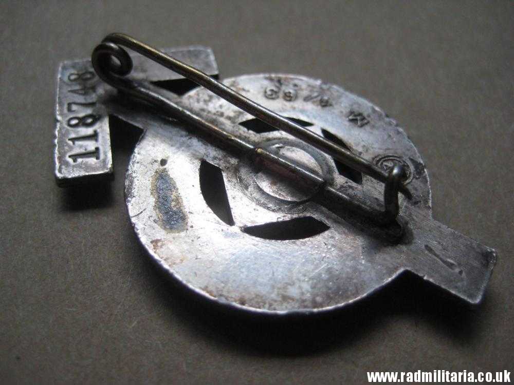 & WW2 German HitlerJugend BADGE - FUR LEISTUNGEN IN DER H.J. - maker: RZM M1/63 - Image 7